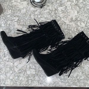 Black moccasin fringe boots